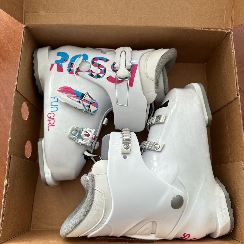 Rossignol JR girls ski boots.